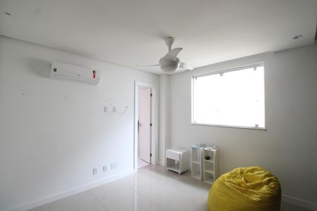 Casa de condomínio à venda com 200m², 3 quartos e 2 vagasSuíte 2