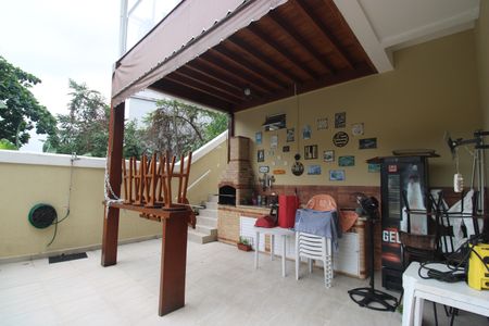 Casa de condomínio à venda com 200m², 3 quartos e 2 vagasChurrasqueira