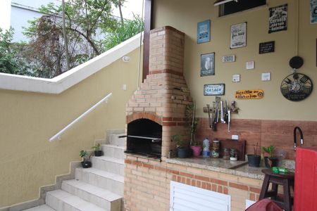 Casa de condomínio à venda com 200m², 3 quartos e 2 vagasChurrasqueira