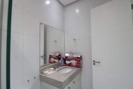 Casa de condomínio à venda com 200m², 3 quartos e 2 vagasBanheiro da suíte 2