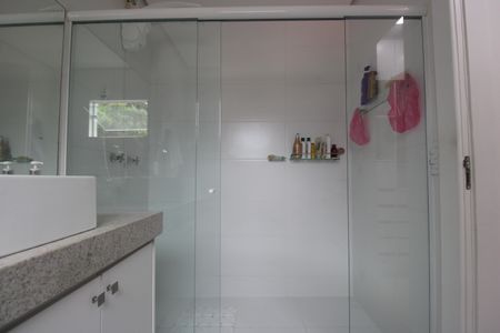 Casa de condomínio à venda com 200m², 3 quartos e 2 vagasBanheiro da suíte 3