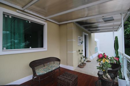 Casa de condomínio à venda com 200m², 3 quartos e 2 vagasSala - Varanda