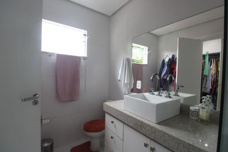 Casa de condomínio à venda com 200m², 3 quartos e 2 vagasBanheiro da suíte 3