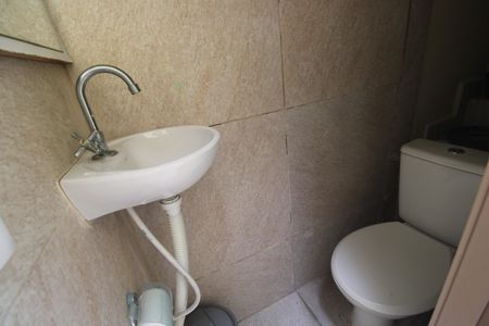 Casa de condomínio à venda com 200m², 3 quartos e 2 vagasQuintal - Banheiro