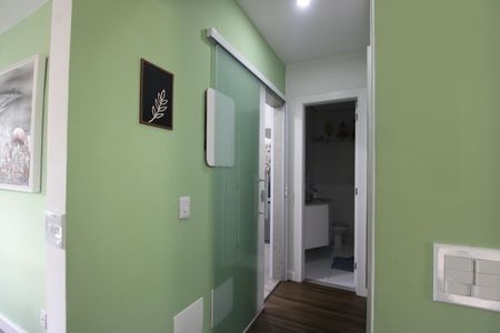 Casa de condomínio à venda com 200m², 3 quartos e 2 vagasSala - Corredor