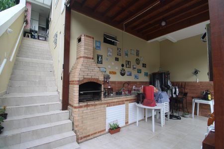 Casa de condomínio à venda com 200m², 3 quartos e 2 vagasChurrasqueira