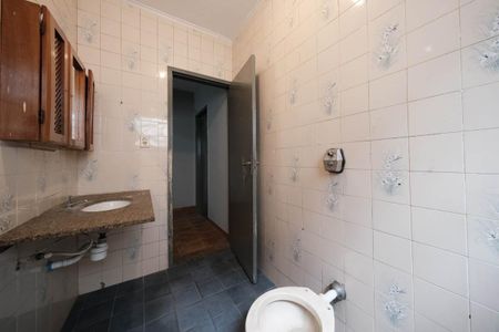 Banheiro de casa para alugar com 1 quarto, 60m² em Vila Nhocuné, São Paulo