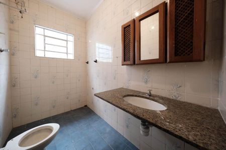 Banheiro de casa para alugar com 1 quarto, 60m² em Vila Nhocuné, São Paulo