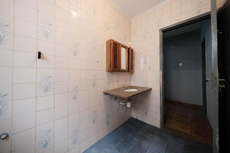 Banheiro de casa para alugar com 1 quarto, 60m² em Vila Nhocuné, São Paulo