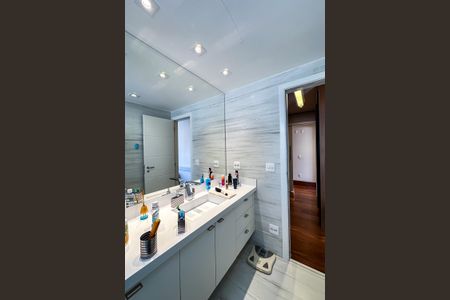 Apartamento à venda com 148m², 3 quartos e 2 vagasBanheiro da Suíte 1