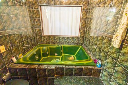 Casa à venda com 352m², 5 quartos e 4 vagassuite e banheira