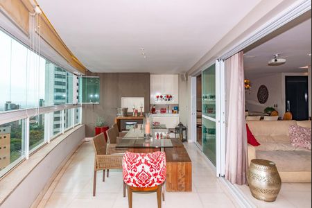 Apartamento à venda com 216m², 4 quartos e 4 vagas Apartamento à venda com 216m², 4 quartos e 4 vagasVaranda da Sala