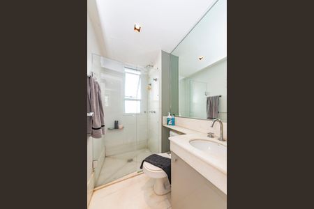 Apartamento à venda com 216m², 4 quartos e 4 vagas Apartamento à venda com 216m², 4 quartos e 4 vagasBanheiro Semi Suítes