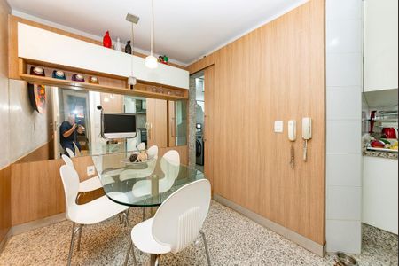 Apartamento à venda com 216m², 4 quartos e 4 vagas Apartamento à venda com 216m², 4 quartos e 4 vagasSala de Jantar