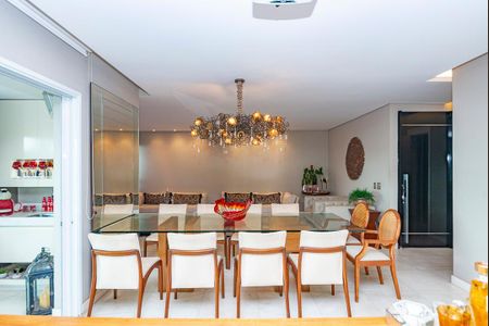 Apartamento à venda com 216m², 4 quartos e 4 vagas Apartamento à venda com 216m², 4 quartos e 4 vagasSala