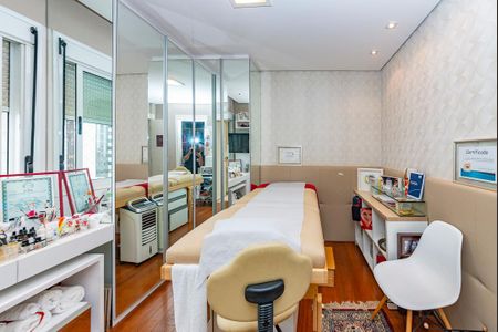 Apartamento à venda com 216m², 4 quartos e 4 vagas Apartamento à venda com 216m², 4 quartos e 4 vagasSuíte 2