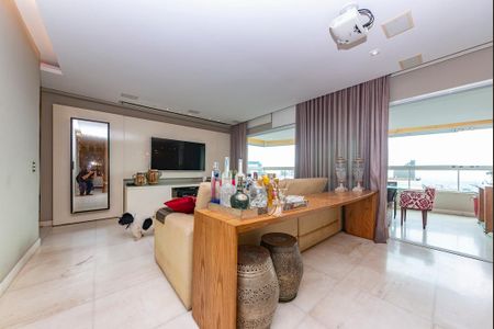 Apartamento à venda com 216m², 4 quartos e 4 vagas Apartamento à venda com 216m², 4 quartos e 4 vagasSala