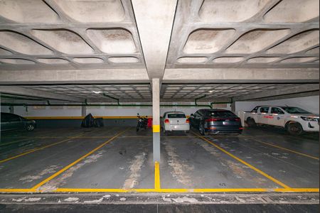 Apartamento à venda com 216m², 4 quartos e 4 vagas Apartamento à venda com 216m², 4 quartos e 4 vagasGaragem