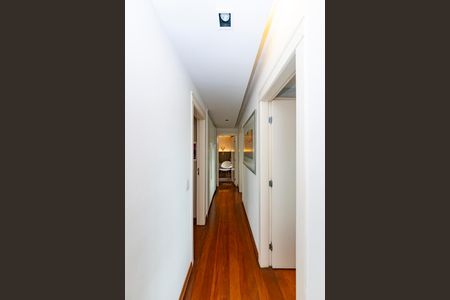 Apartamento à venda com 216m², 4 quartos e 4 vagas Apartamento à venda com 216m², 4 quartos e 4 vagasCorredor