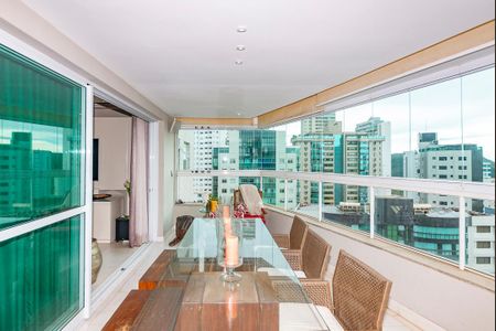 Apartamento à venda com 216m², 4 quartos e 4 vagas Apartamento à venda com 216m², 4 quartos e 4 vagasVaranda da Sala