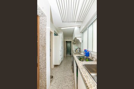 Apartamento à venda com 216m², 4 quartos e 4 vagas Apartamento à venda com 216m², 4 quartos e 4 vagasÁrea de Serviço