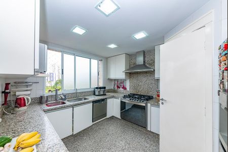 Apartamento à venda com 216m², 4 quartos e 4 vagas Apartamento à venda com 216m², 4 quartos e 4 vagasCozinha