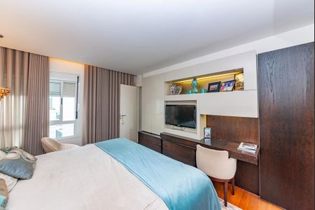 Apartamento à venda com 216m², 4 quartos e 4 vagas Apartamento à venda com 216m², 4 quartos e 4 vagasSuíte 1