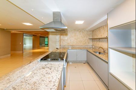 Apartamento à venda com 216m², 4 quartos e 4 vagas Apartamento à venda com 216m², 4 quartos e 4 vagasÁrea comum