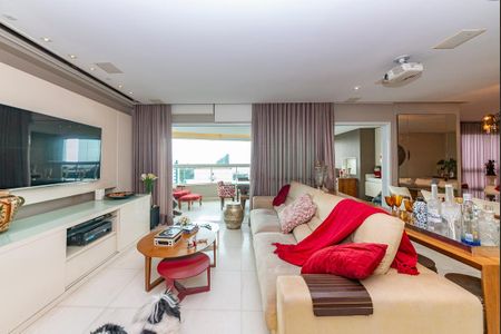 Apartamento à venda com 216m², 4 quartos e 4 vagas Apartamento à venda com 216m², 4 quartos e 4 vagasSala