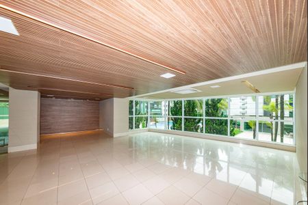 Apartamento à venda com 216m², 4 quartos e 4 vagas Apartamento à venda com 216m², 4 quartos e 4 vagasÁrea comum