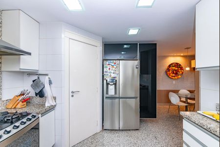 Apartamento à venda com 216m², 4 quartos e 4 vagas Apartamento à venda com 216m², 4 quartos e 4 vagasCozinha