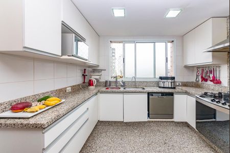 Apartamento à venda com 216m², 4 quartos e 4 vagas Apartamento à venda com 216m², 4 quartos e 4 vagasCozinha