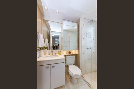 Apartamento à venda com 216m², 4 quartos e 4 vagas Apartamento à venda com 216m², 4 quartos e 4 vagasBanheiro da Suíte 2