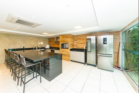 Apartamento à venda com 216m², 4 quartos e 4 vagas Apartamento à venda com 216m², 4 quartos e 4 vagasÁrea comum