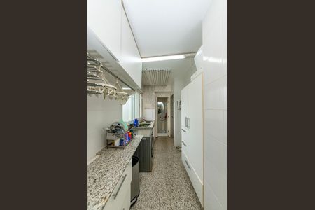 Apartamento à venda com 216m², 4 quartos e 4 vagas Apartamento à venda com 216m², 4 quartos e 4 vagasÁrea de Serviço