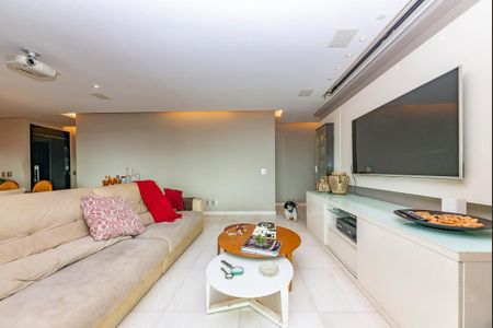 Apartamento à venda com 216m², 4 quartos e 4 vagas Apartamento à venda com 216m², 4 quartos e 4 vagasSala