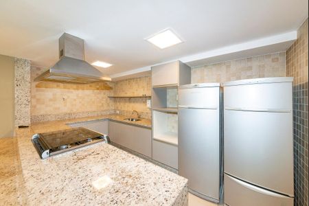 Apartamento à venda com 216m², 4 quartos e 4 vagas Apartamento à venda com 216m², 4 quartos e 4 vagasÁrea comum