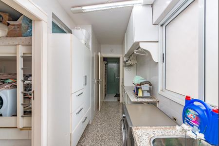 Apartamento à venda com 216m², 4 quartos e 4 vagas Apartamento à venda com 216m², 4 quartos e 4 vagasÁrea de Serviço