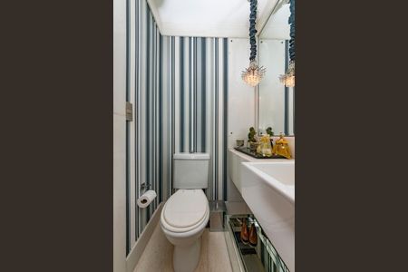 Apartamento à venda com 216m², 4 quartos e 4 vagas Apartamento à venda com 216m², 4 quartos e 4 vagasLavabo