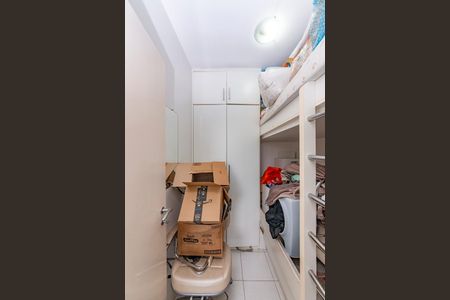 Apartamento à venda com 216m², 4 quartos e 4 vagas Apartamento à venda com 216m², 4 quartos e 4 vagasQuarto de Serviço
