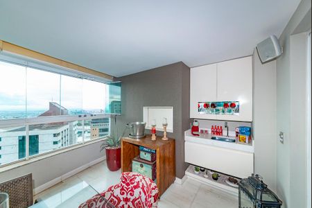 Apartamento à venda com 216m², 4 quartos e 4 vagas Apartamento à venda com 216m², 4 quartos e 4 vagasVaranda da Sala