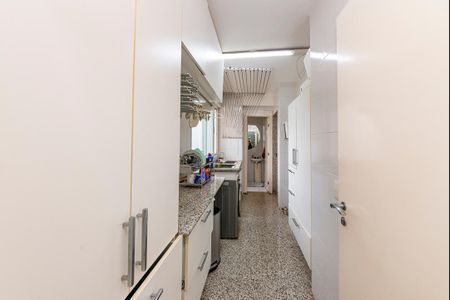 Apartamento à venda com 216m², 4 quartos e 4 vagas Apartamento à venda com 216m², 4 quartos e 4 vagasÁrea de Serviço