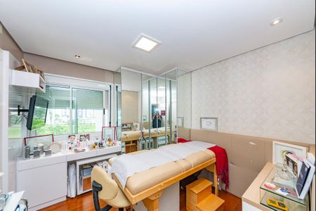 Apartamento à venda com 216m², 4 quartos e 4 vagas Apartamento à venda com 216m², 4 quartos e 4 vagasSuíte 2