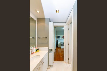 Apartamento à venda com 216m², 4 quartos e 4 vagas Apartamento à venda com 216m², 4 quartos e 4 vagasBanheiro Semi Suítes