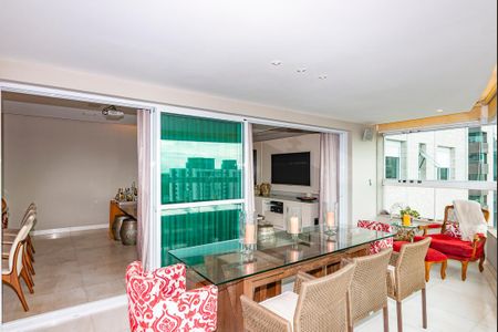 Apartamento à venda com 216m², 4 quartos e 4 vagas Apartamento à venda com 216m², 4 quartos e 4 vagasVaranda da Sala