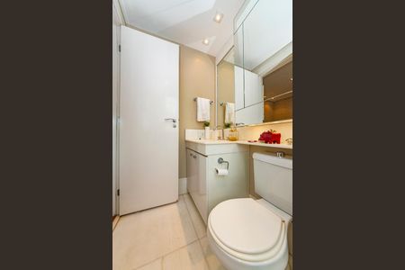 Apartamento à venda com 216m², 4 quartos e 4 vagas Apartamento à venda com 216m², 4 quartos e 4 vagasBanheiro da Suíte 2