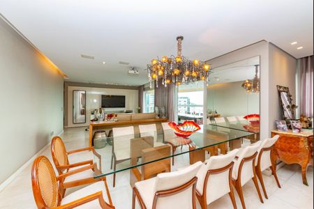 Apartamento à venda com 216m², 4 quartos e 4 vagas Apartamento à venda com 216m², 4 quartos e 4 vagasSala