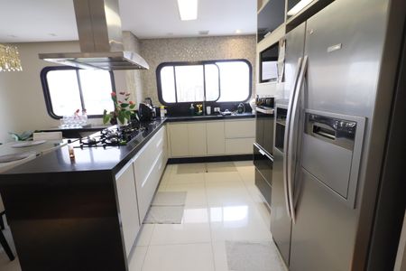 Apartamento à venda com 300m², 3 quartos e 2 vagasCozinha