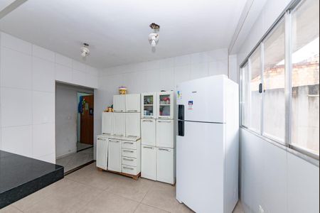 Casa à venda com 340m², 2 quartos e 3 vagasCasa 2