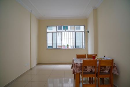 Apartamento à venda com 81m², 2 quartos e sem vagaSala